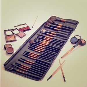 32 count makeup brush set.